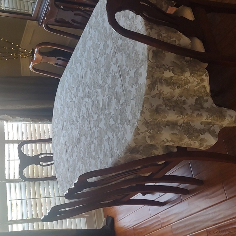 Williams Sonoma 70"X90" Tablecloth - Picture 2 of 6